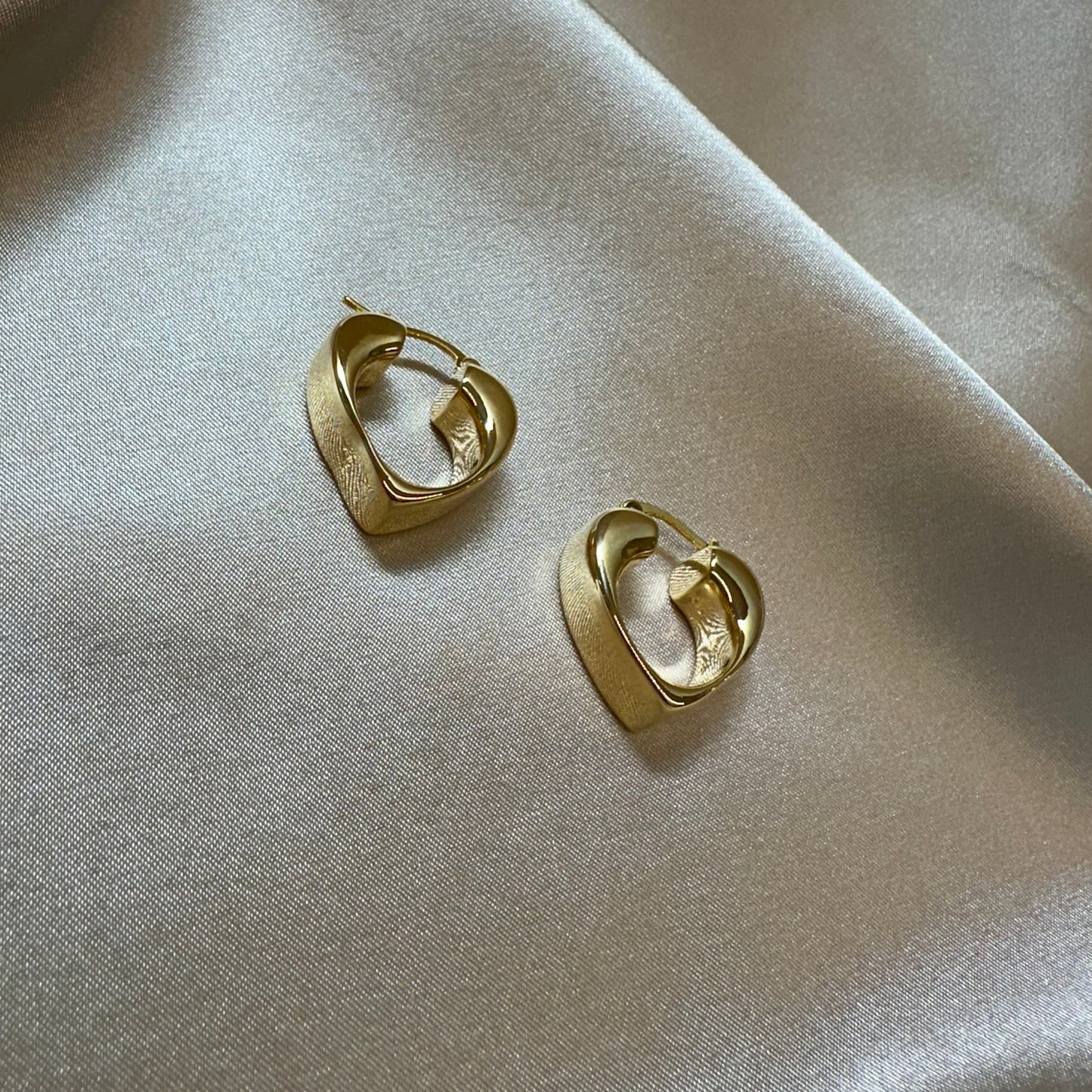 Aretes Candado Dorado